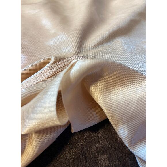 Skims , below the knee, capri , shapewear - Picture 4 of 4